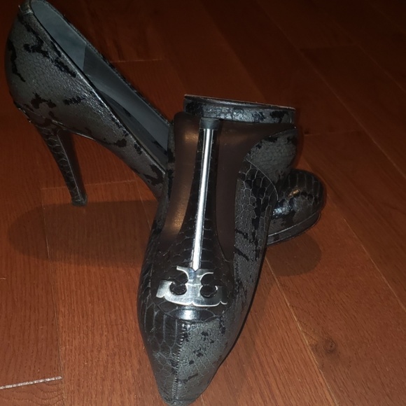 Tory Burch Snakeskin Jude Pump - Picture 7 of 8